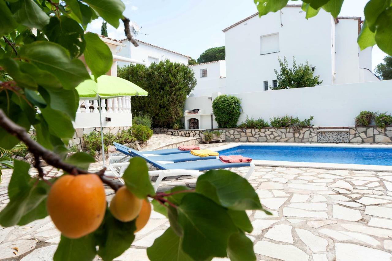 Vila Dave L' Escala Exteriér fotografie